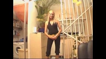 彼女の小さないとこを誘惑するいたずらなリディアン